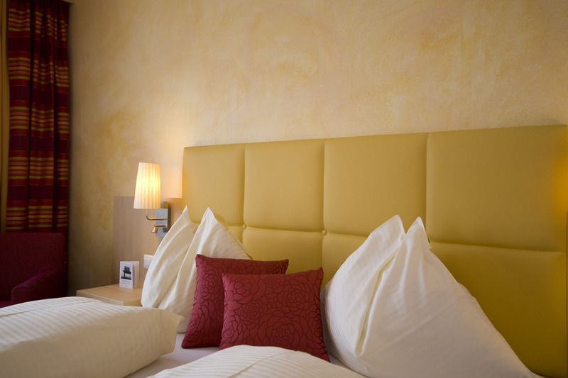 Sonnenhotel Zaubek Треффен Экстерьер фото