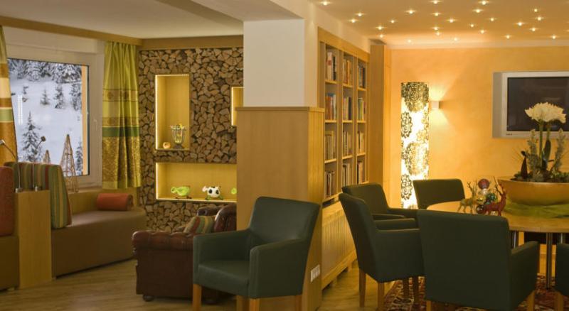 Sonnenhotel Zaubek Треффен Экстерьер фото