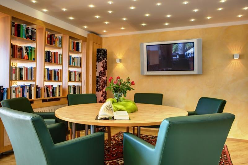 Sonnenhotel Zaubek Треффен Экстерьер фото