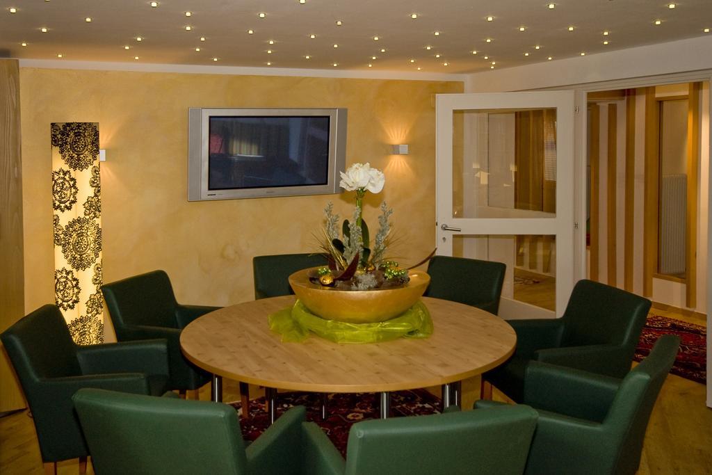 Sonnenhotel Zaubek Треффен Экстерьер фото