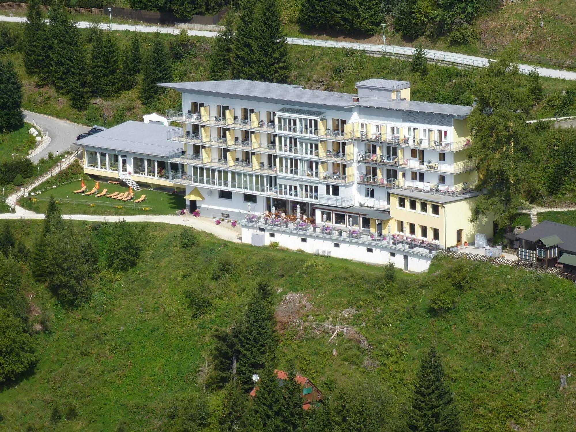 Sonnenhotel Zaubek Треффен Экстерьер фото