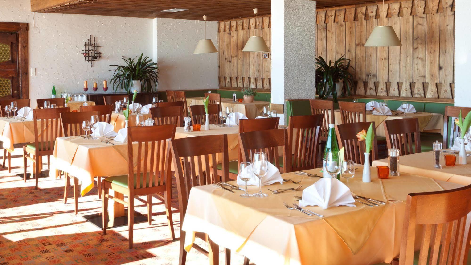 Sonnenhotel Zaubek Треффен Экстерьер фото