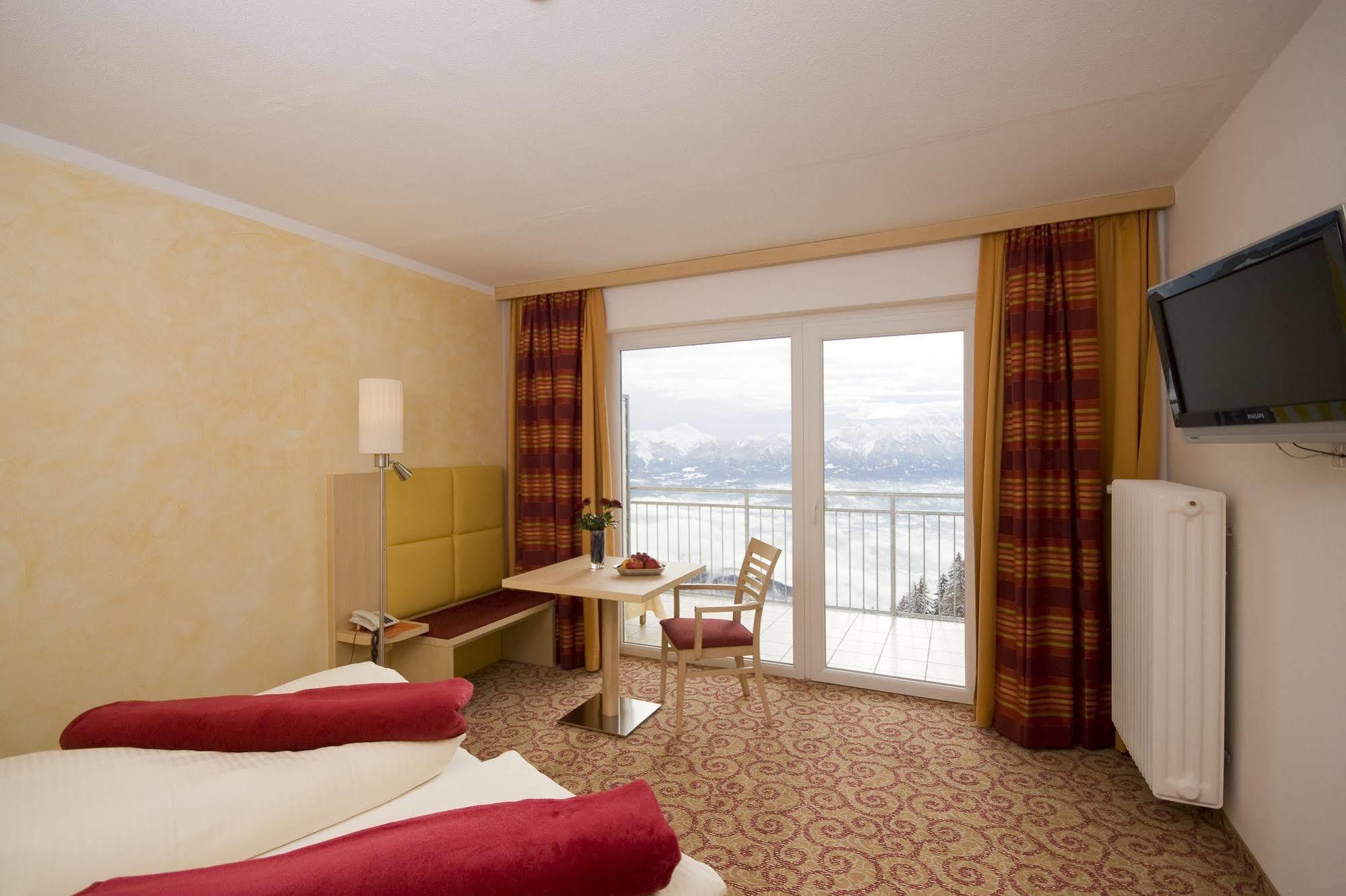 Sonnenhotel Zaubek Треффен Экстерьер фото