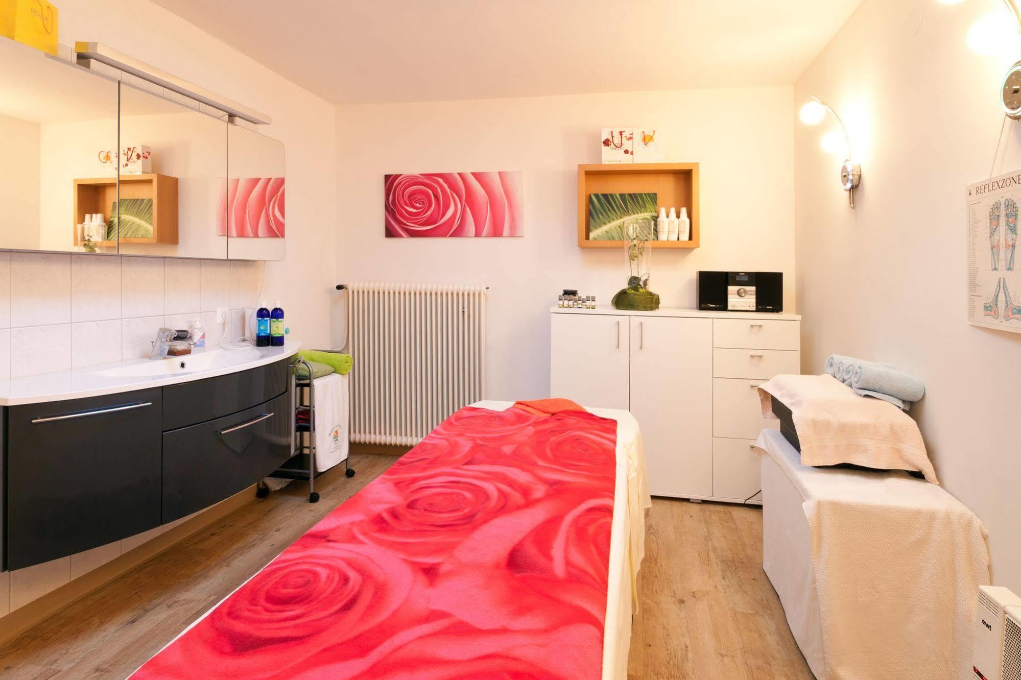 Sonnenhotel Zaubek Треффен Экстерьер фото